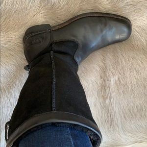 Ugg sheepskin & leather boots size 6